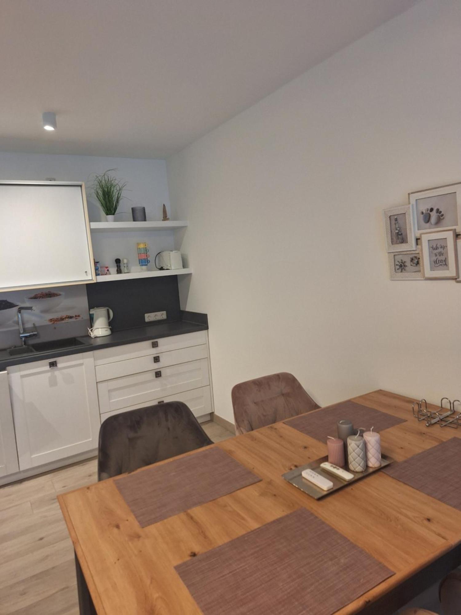 Apartment Annies Deichliebe ครุมเฮิร์น ภายนอก รูปภาพ